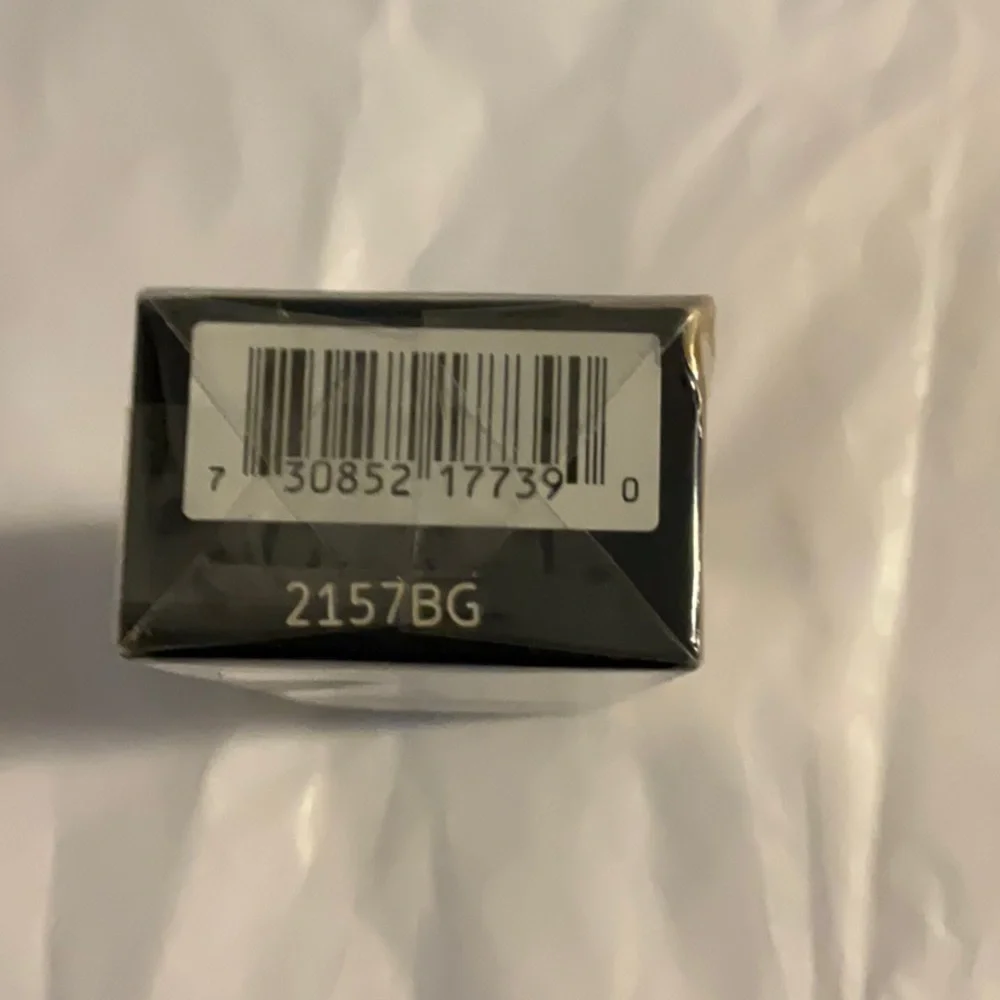 Cle de peau beaute radiant cream foundation 090 very deep ocher
